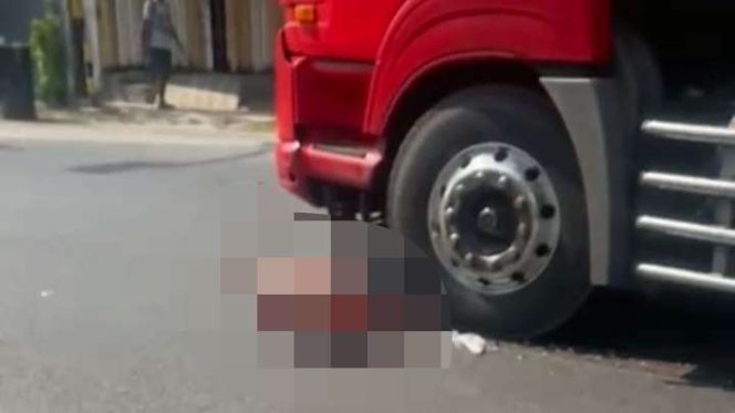 
					Laka Lantas Truk dan Sepeda Onthel di Guyangan Nganjuk Makan Korban Jiwa