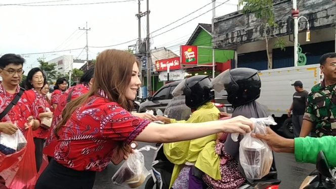 
					PSMTI Nganjuk Bagikan 540 Paket Takjil, Pererat Kerukunan Antar Umat Beragama
