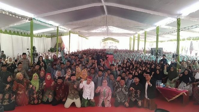 
					Hari Santri Nasional 2025 di Ponpes Mojosari Nganjuk, Dihadiri Menteri hingga Utusan Khusus Presiden