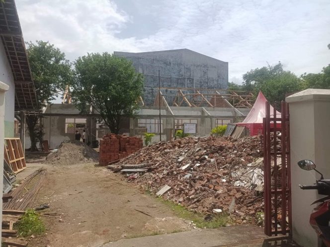 
					Pembangunan SMK Nasional Nganjuk Diduga Gunakan Material Berkualitas Rendah, Aktivis Soroti Transparansi Proyek Rp 1,4 Miliar