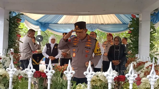 
					Kapolri Ziarah ke Makam Marsinah dan Letakkan Batu Pertama Museum Perjuangan
