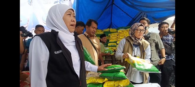 
					Tekan Inflasi, Khofifah Kunjungi Pasar Murah Bagikan Sembako