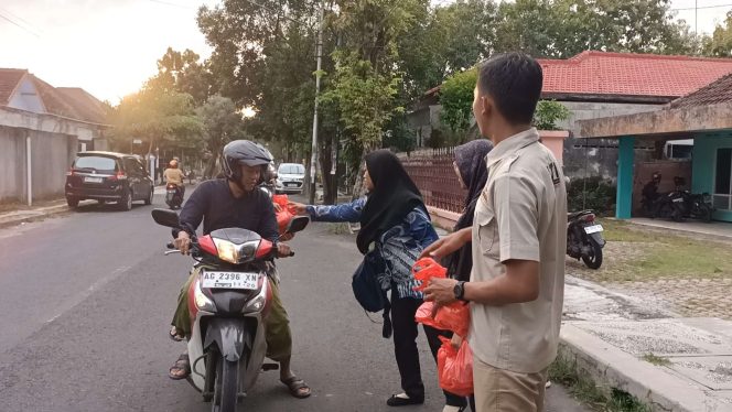 
					IJTI Nganjuk Tebar Kebaikan Ramadan, Ratusan Takjil Dibagikan ke Pengguna Jalan