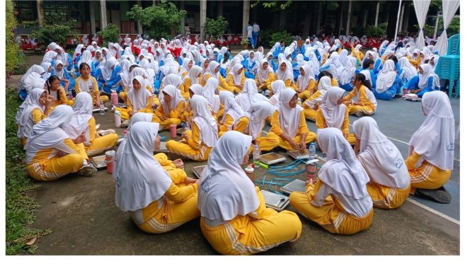 
					Hari Jadi Nganjuk Diwarnai Aksi Bergizi, Puluhan Ribu Siswa SD,SMP dan SMA Ikut Ambil Bagian, Salah Satunya SMPN1