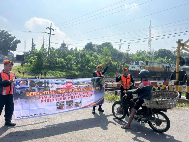 
					KAI Daop 7 Madiun Tetap Konsisten Jaga Keselamatan di Perlintasan Sebidang