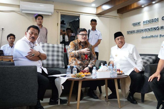 
					Rencanakan Pembangunan Flyover Mengkreng, Mas Dhito Bertemu Bupati Nganjuk dan Jombang