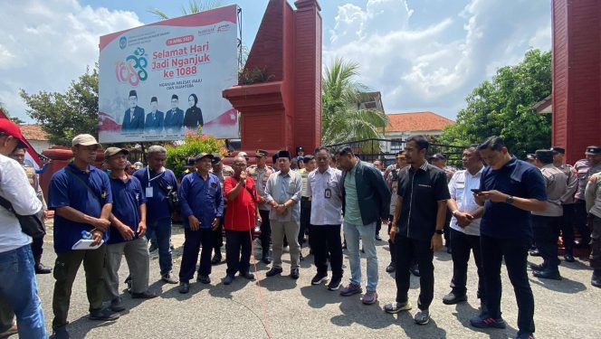 
					Ratusan Karyawan PT Jaya Kertas Kembali Geruduk DPRD Nganjuk, Tuntut Hak yang Belum Dibayar