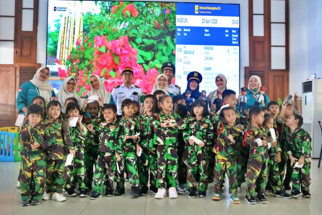 
					Ciptakan Duta Keselamatan Cilik, KAI Daop 7 Ajak Siswa Naik Kereta Bareng