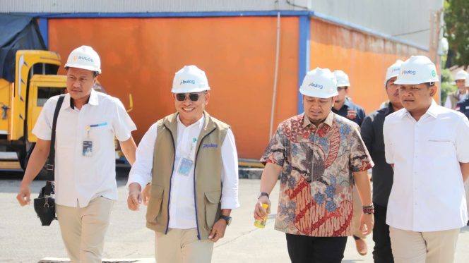 
					Bimantoro Wiyono Tinjau Gudang Bulog Candirejo Nganjuk, Untuk Pastikan Stok Aman dan Kawal Swasembada Pangan
