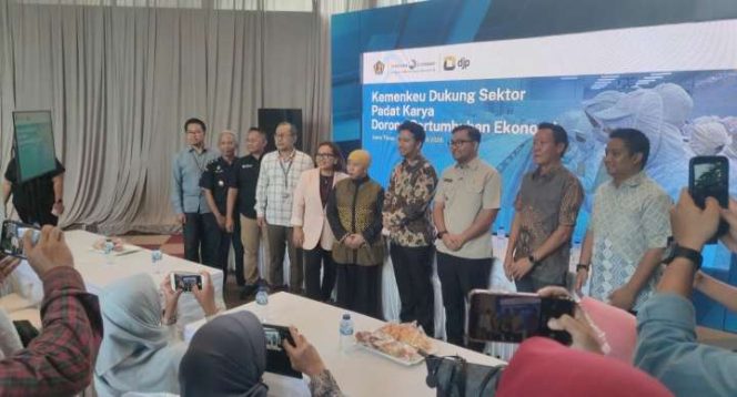 
					Kemenkeu Berikan Dukungan Serta Stimulus Pada Sektor Padat Karya di Nganjuk