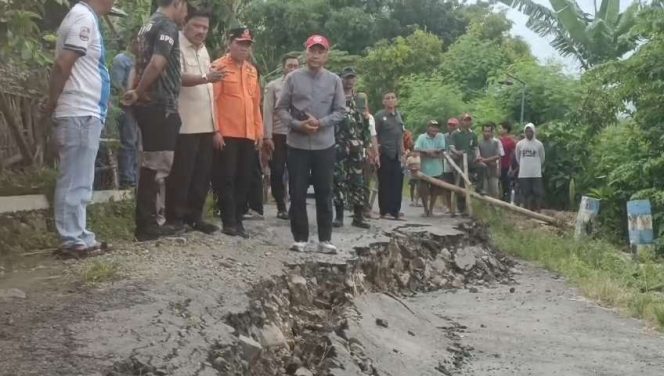 
					Jalan Ambles di Tepi Sungai Widas Kian Meluas, Pemkab Nganjuk Siapkan Kajian Ahli