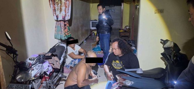 
					Aksi Nekat Pasutri Residivis Menggasak Ponsel Terekam Cctv Di Ringkus Polres Nganjuk